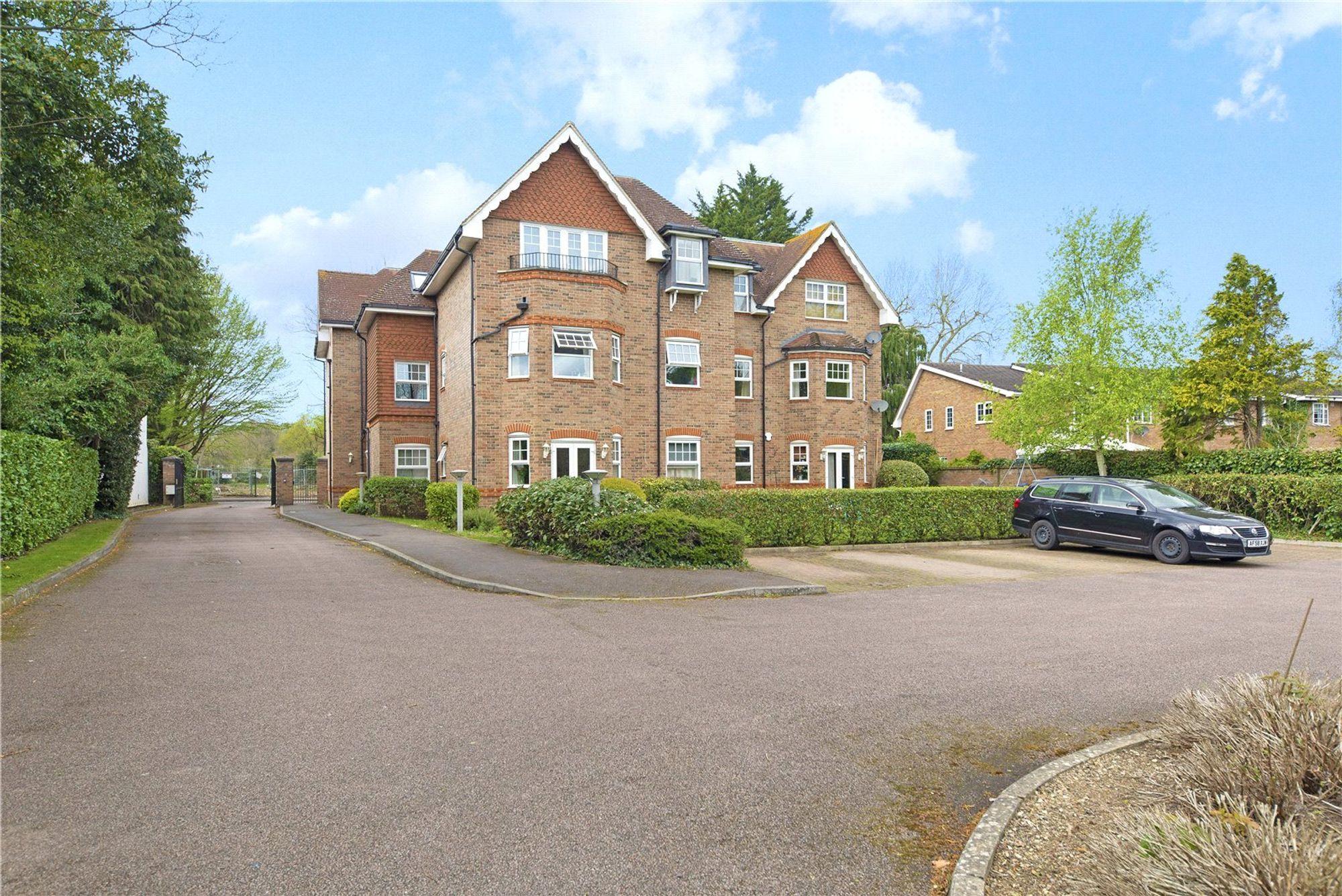 Flat Ashley Road in Elmbridge