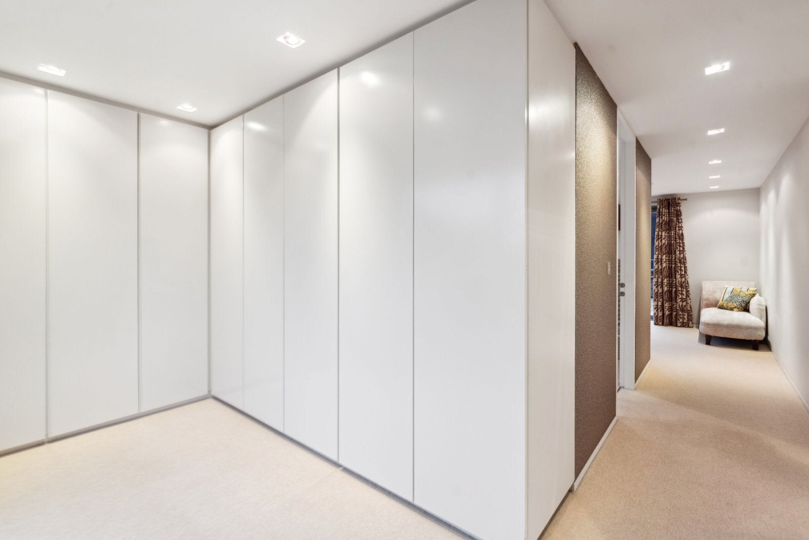 Flat Magdalen Street in Greater London