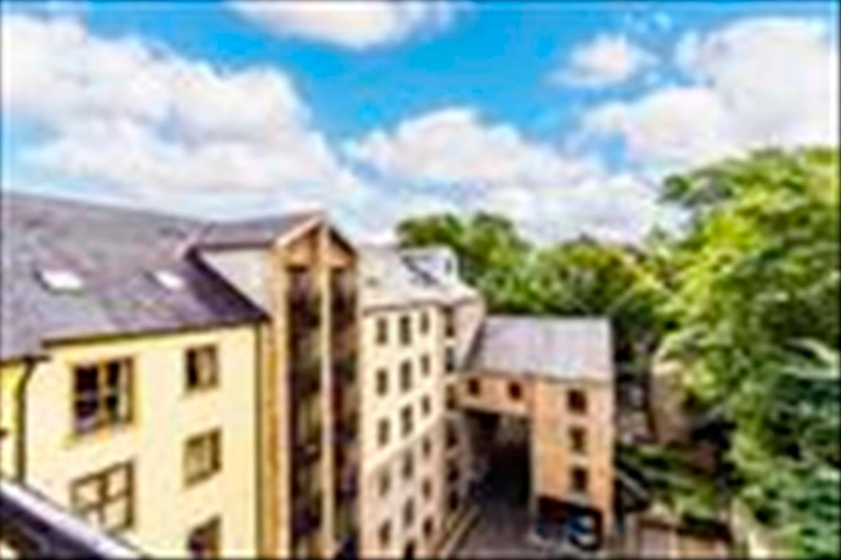 Flat Damside Street in Lancaster