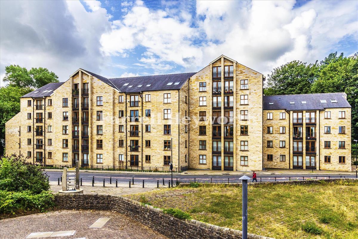 Flat Damside Street in Lancaster