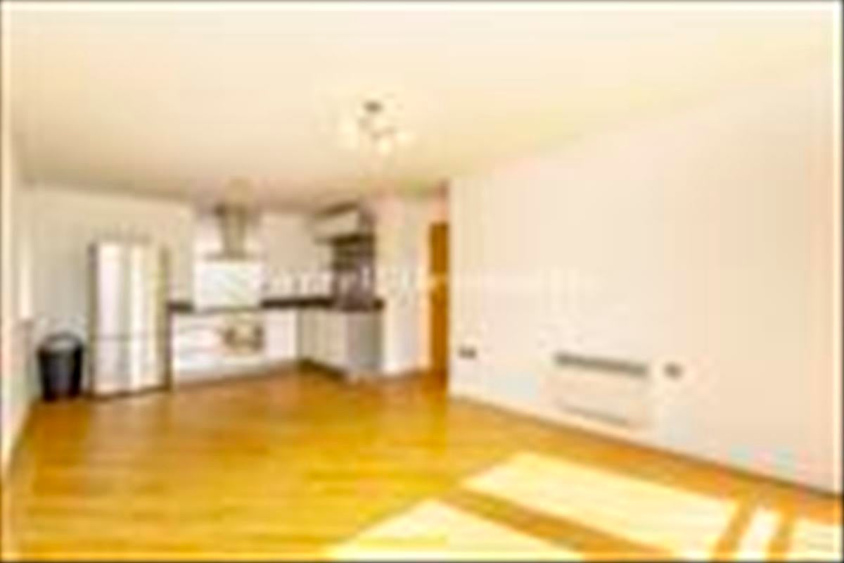 Flat Damside Street in Lancaster