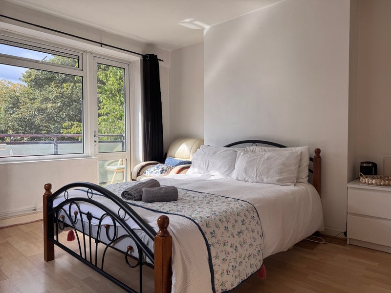 Flat Bethwin Road in Greater London