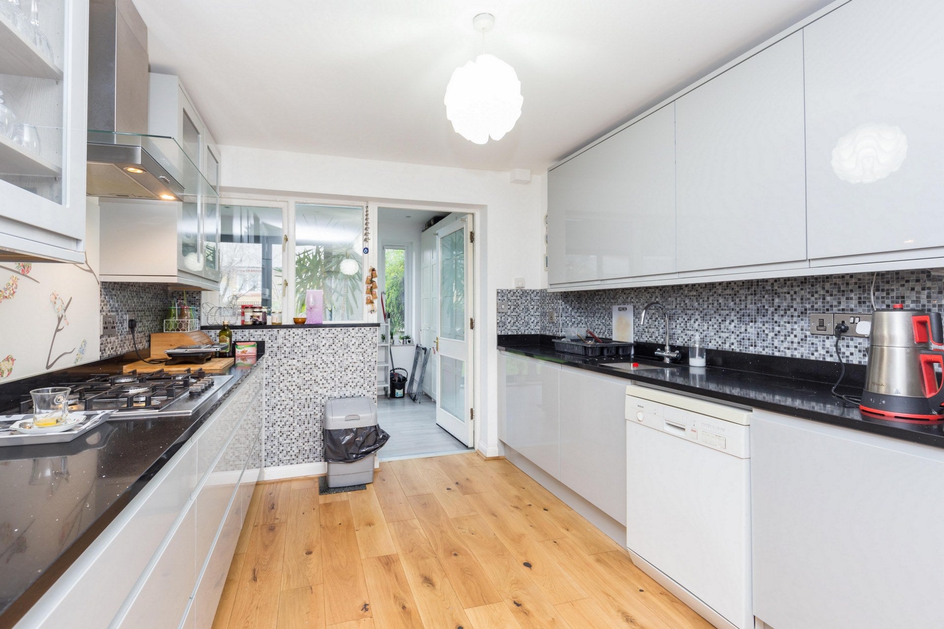 House Myddleton Avenue in Greater London
