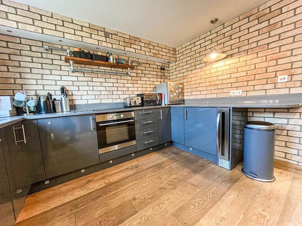 Flat Shipley Court in Gateshead