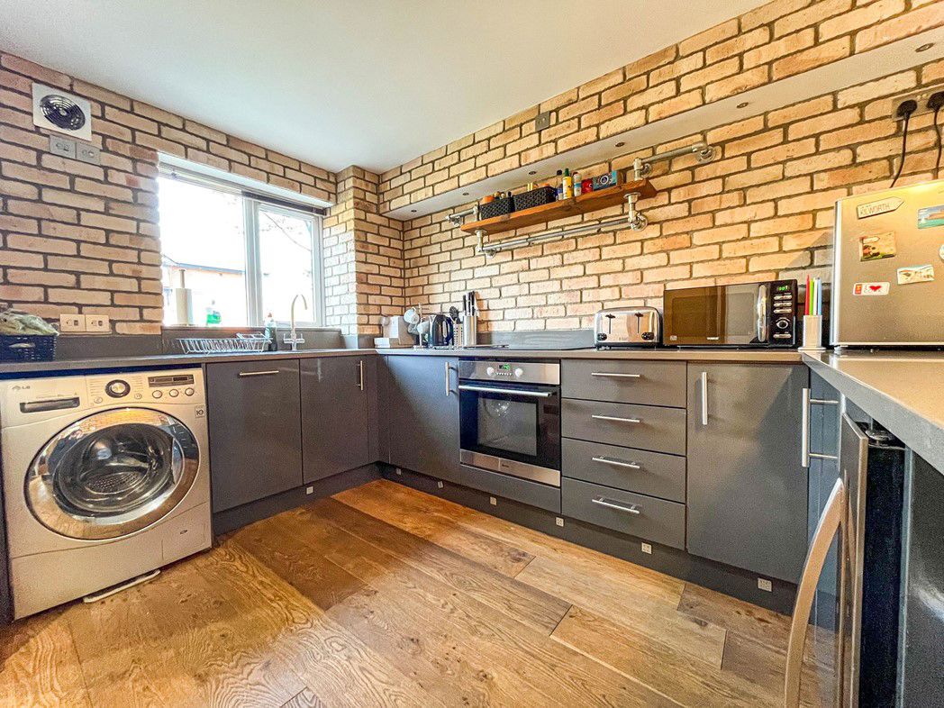 Flat Shipley Court in Gateshead