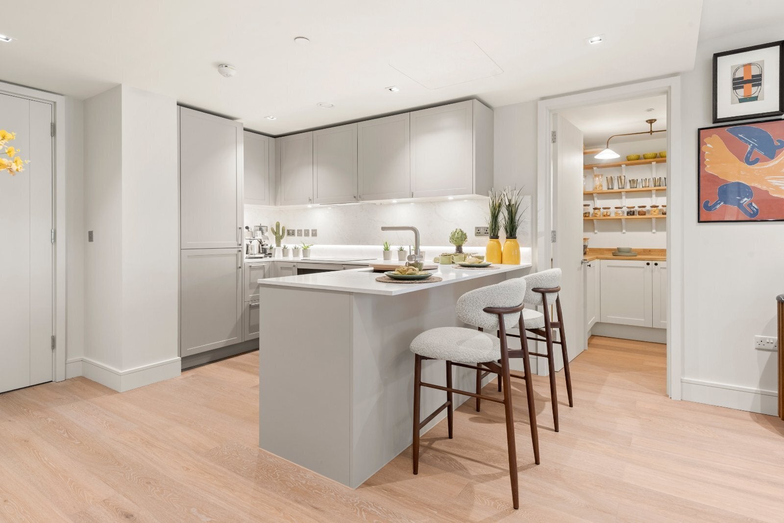 Flat Maida Avenue in City of Westminster