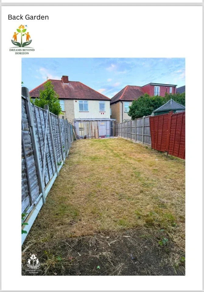House Chatsworth Crescent in Greater London