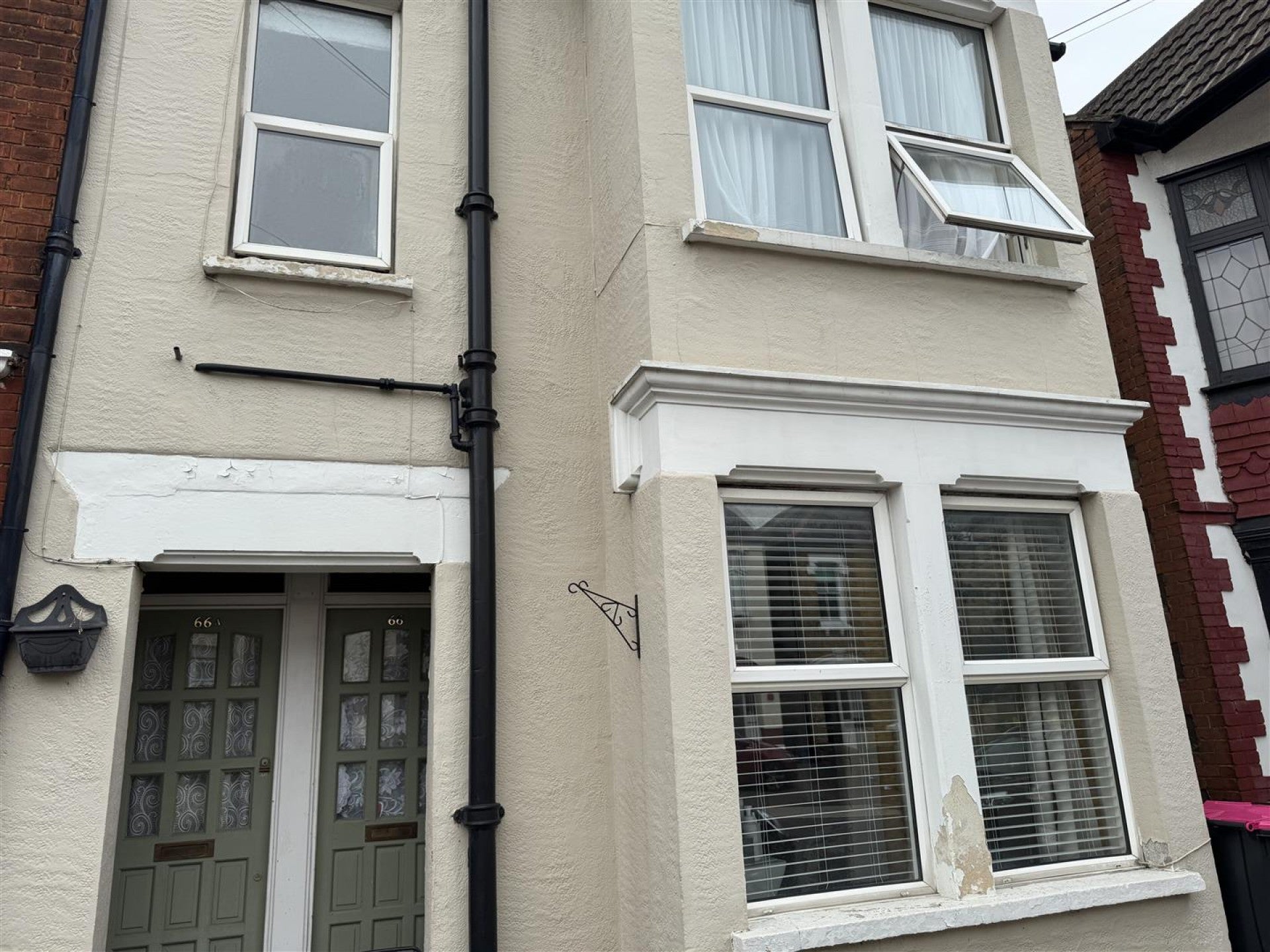 Flat Lymington Avenue in Southend-on-Sea
