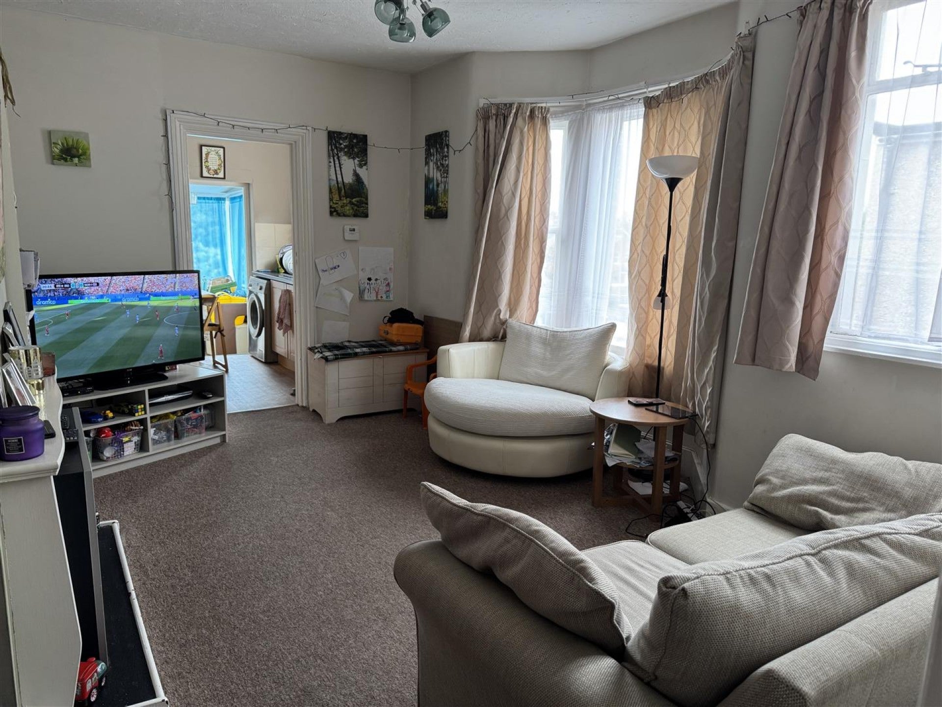 Flat Lymington Avenue in Southend-on-Sea