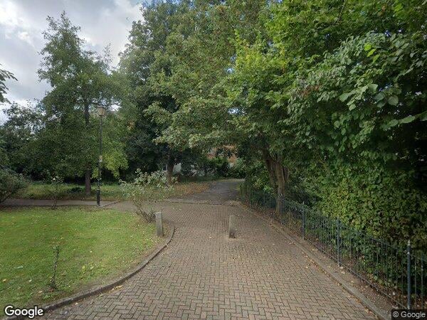 Flat Whitworth Crescent in Greater London