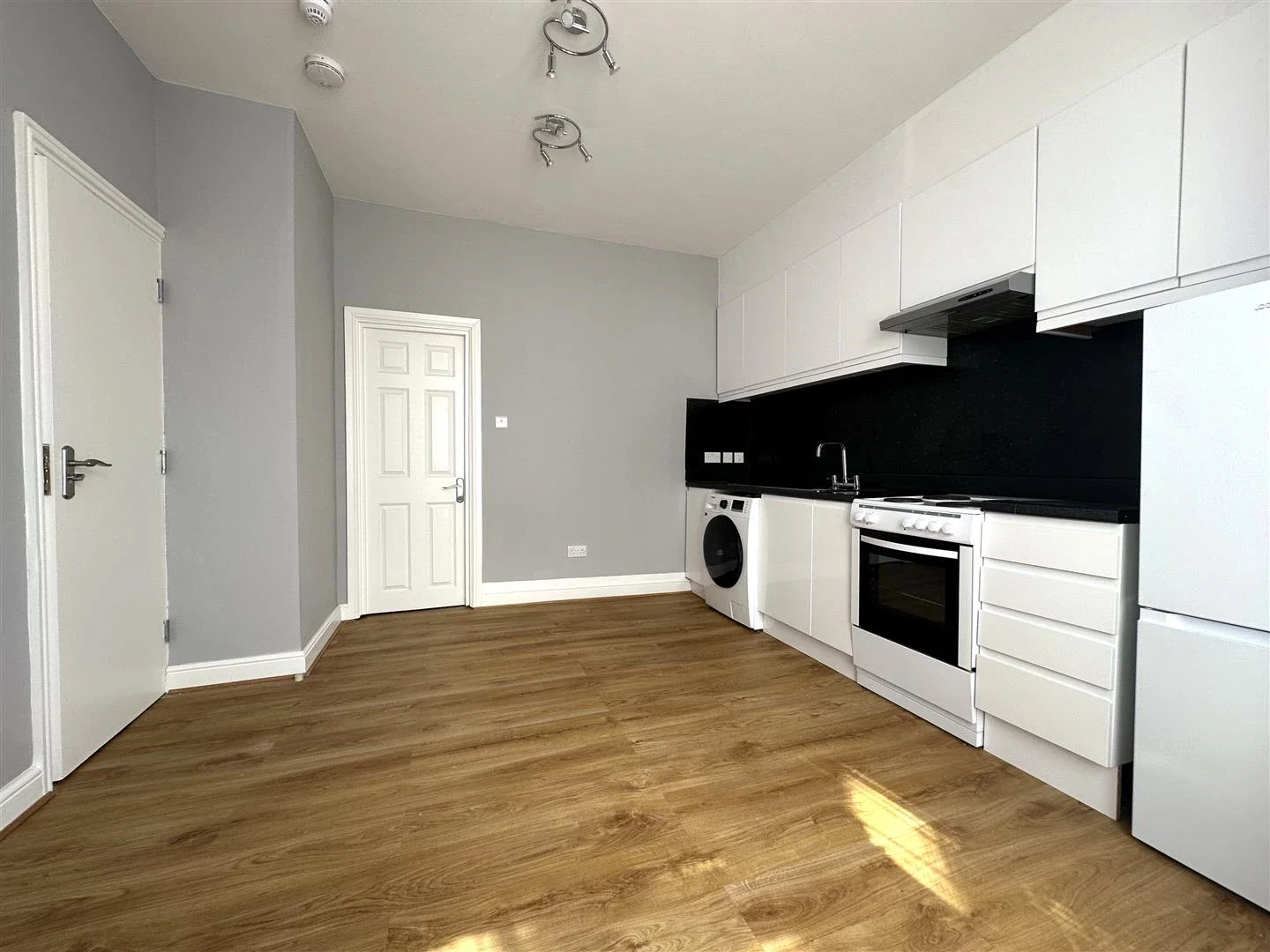 Flat Sydney Road in Greater London