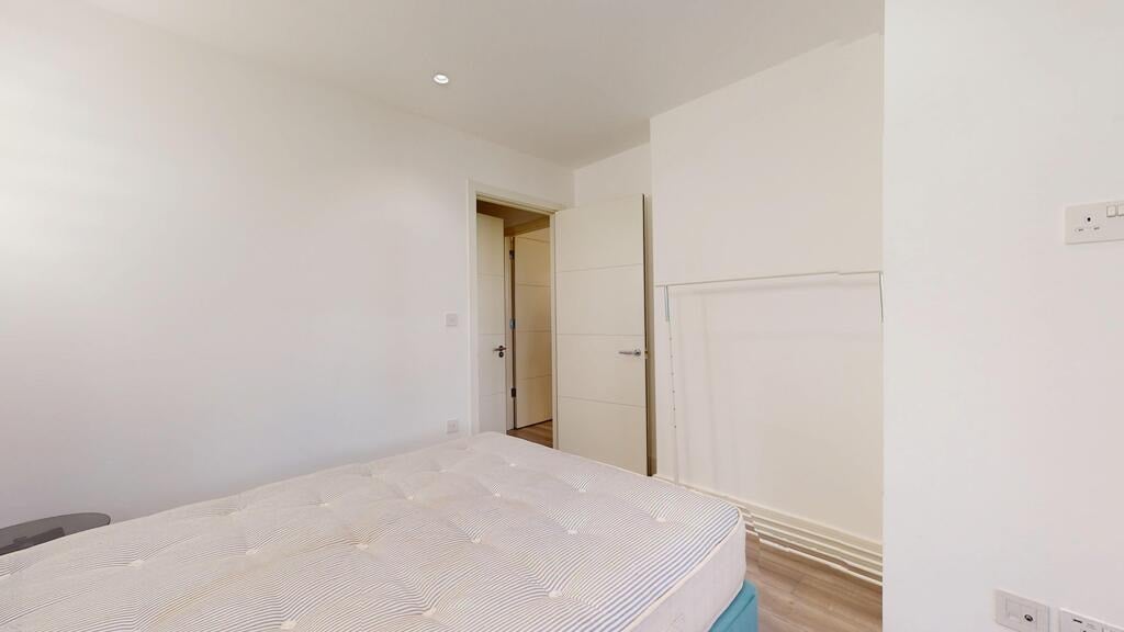 Flat Great West Road in Greater London