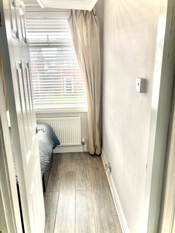 Room Outermarch Road in Coventry