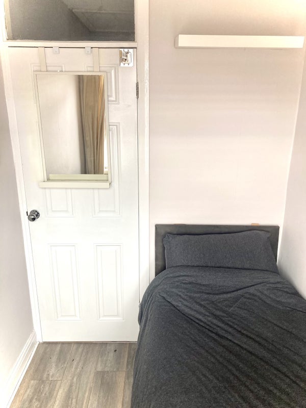 Room Outermarch Road in Coventry