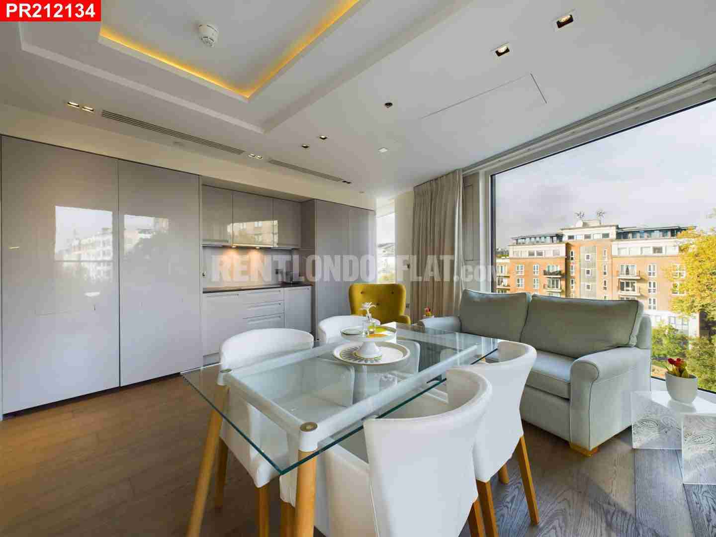 Flat Kensington High Street in Greater London