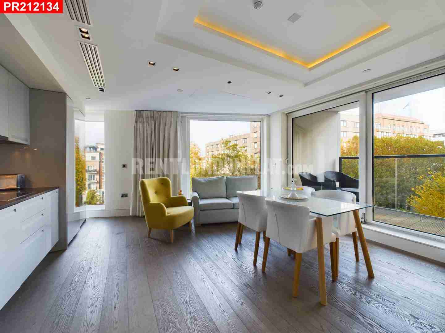Flat Kensington High Street in Greater London