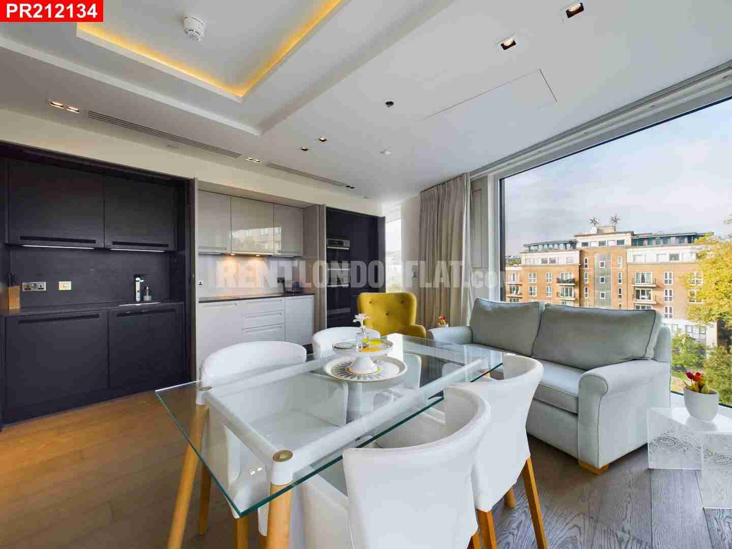 Flat Kensington High Street in Greater London