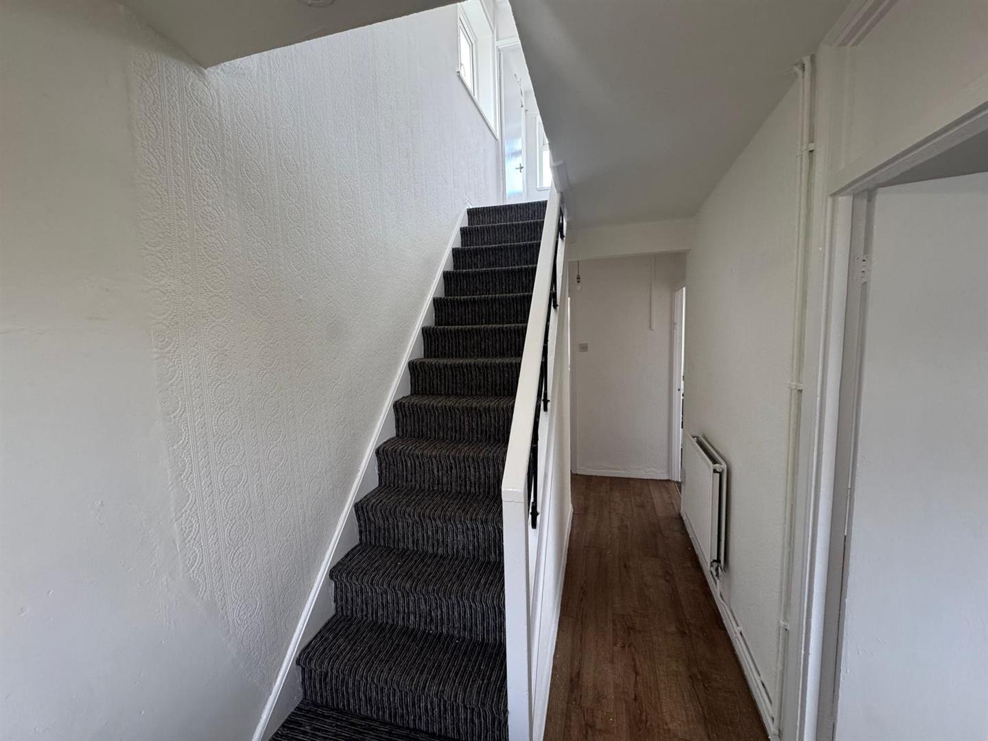 House Summerlands Grove in Bradford