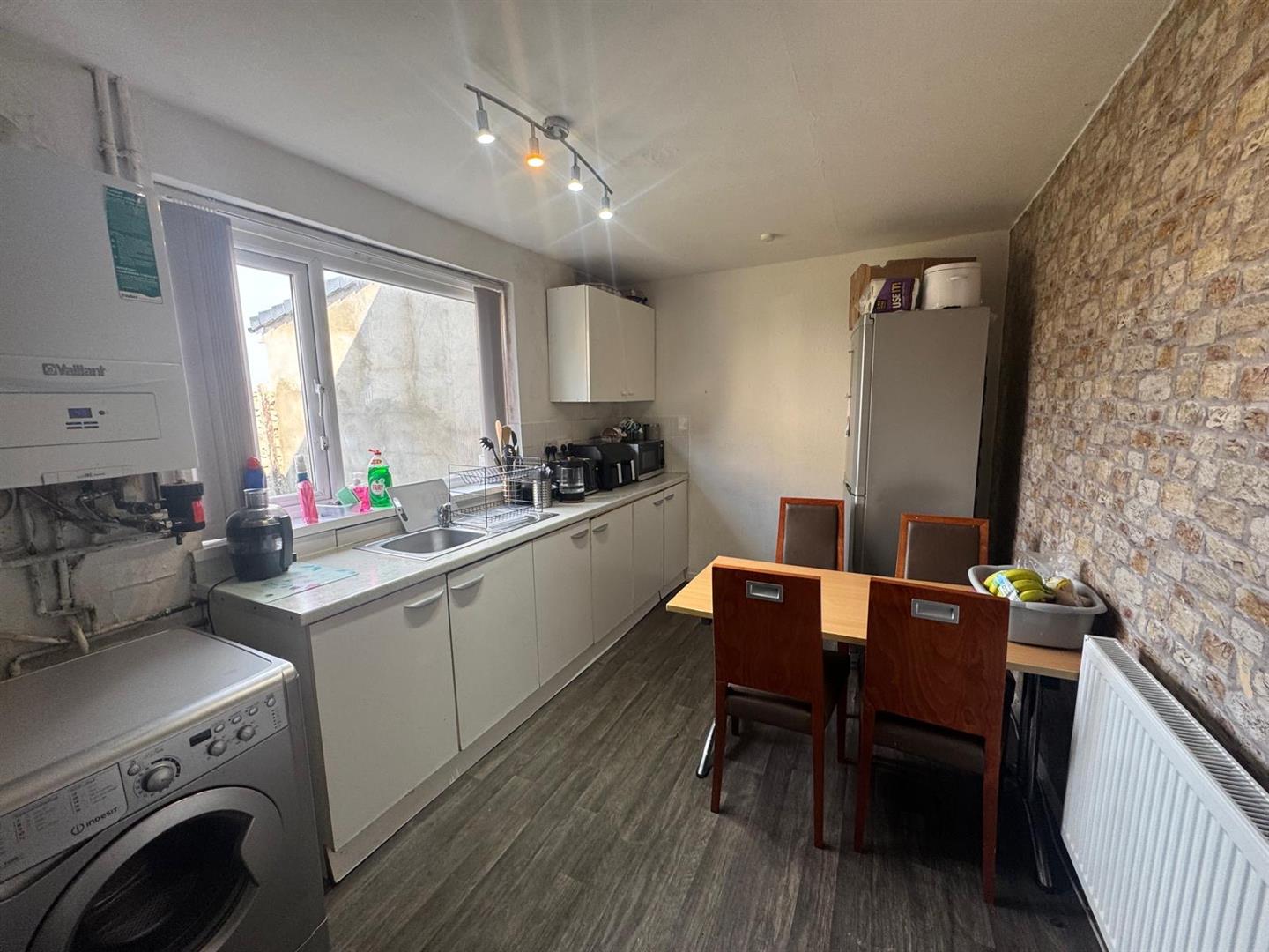 House Summerlands Grove in Bradford