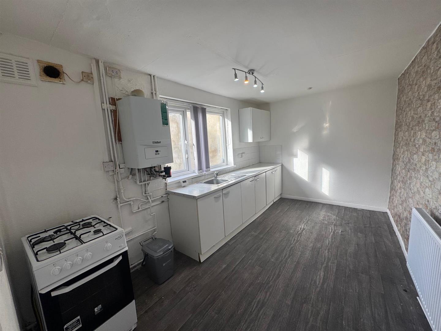 House Summerlands Grove in Bradford