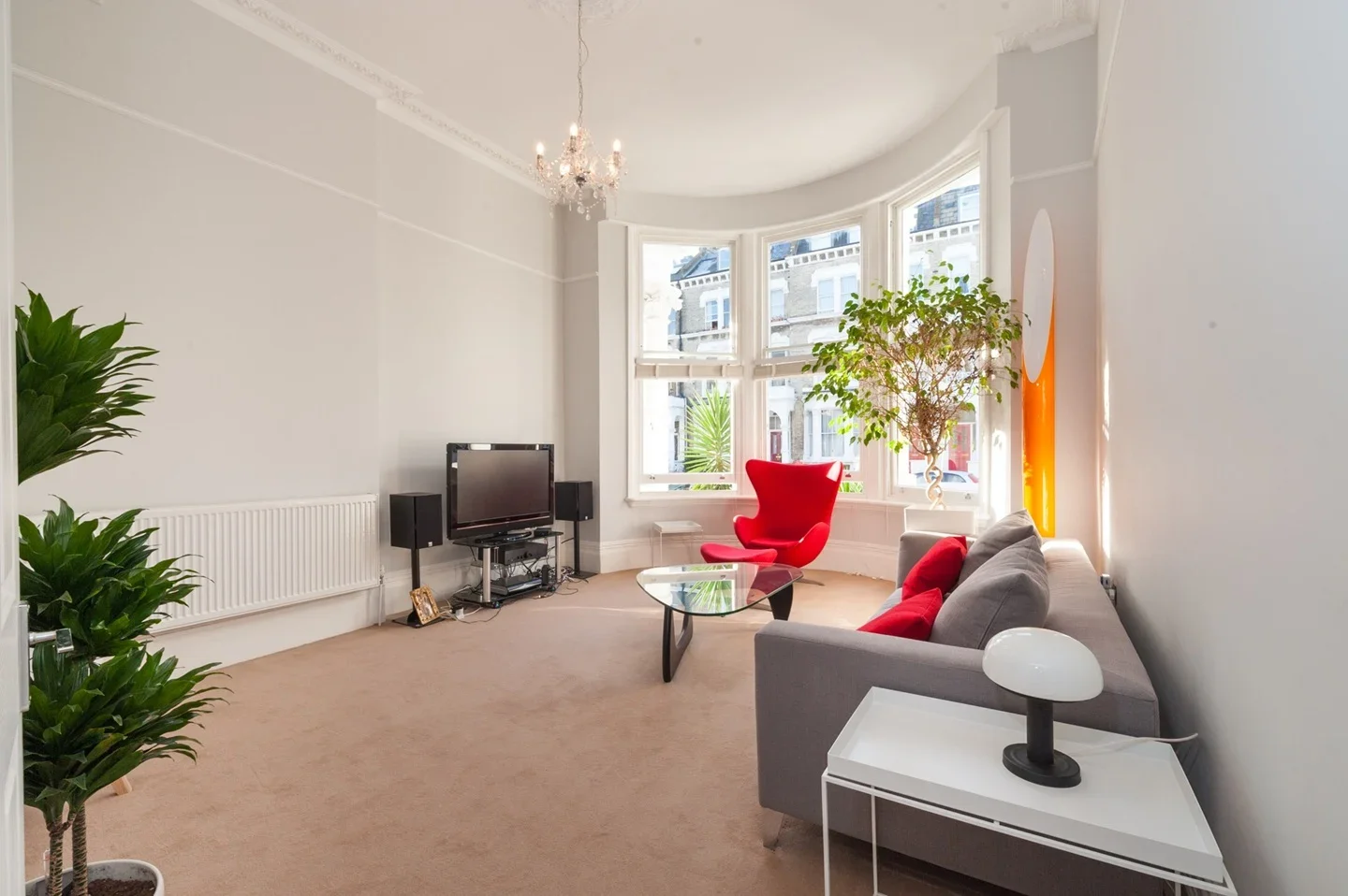 Flat Sinclair Road in Greater London