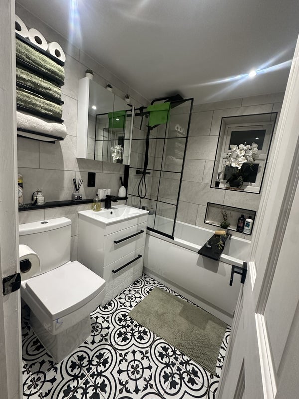 Room Dunedin Road in Greater London