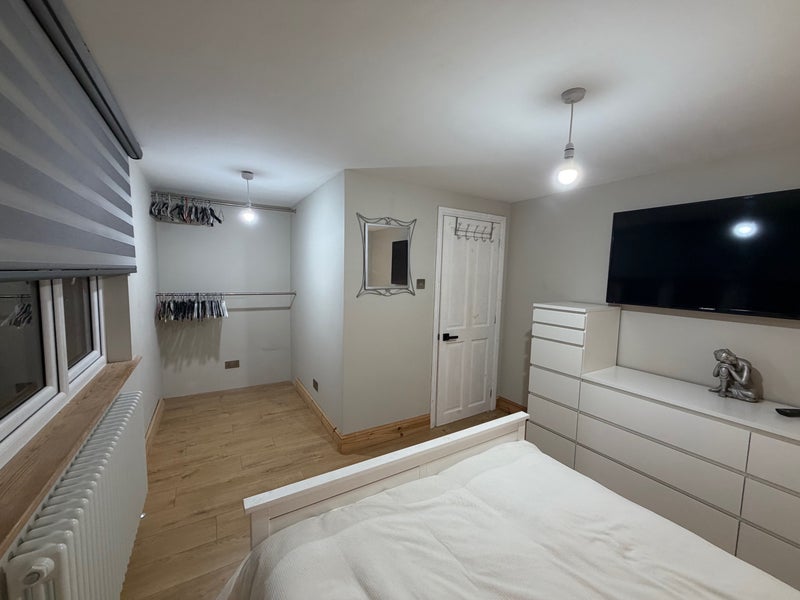 Room Dunedin Road in Greater London