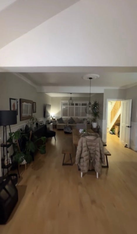 Room Dunedin Road in Greater London