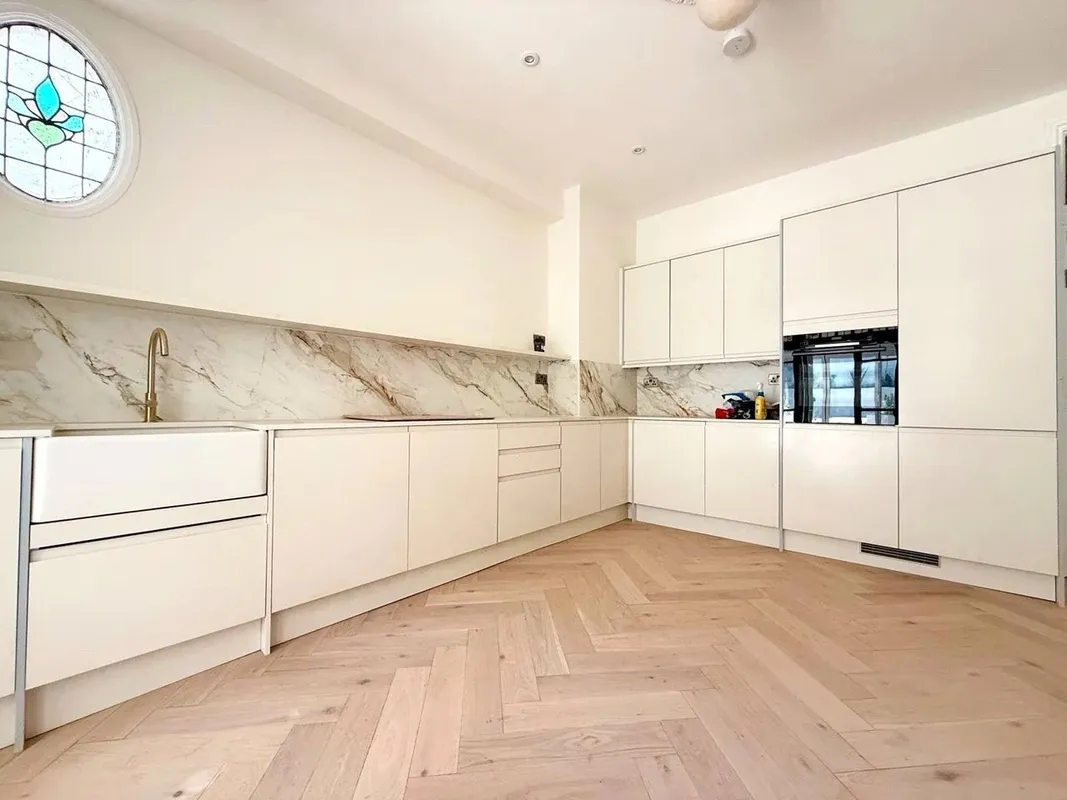 Flat Broxholm Road in Greater London