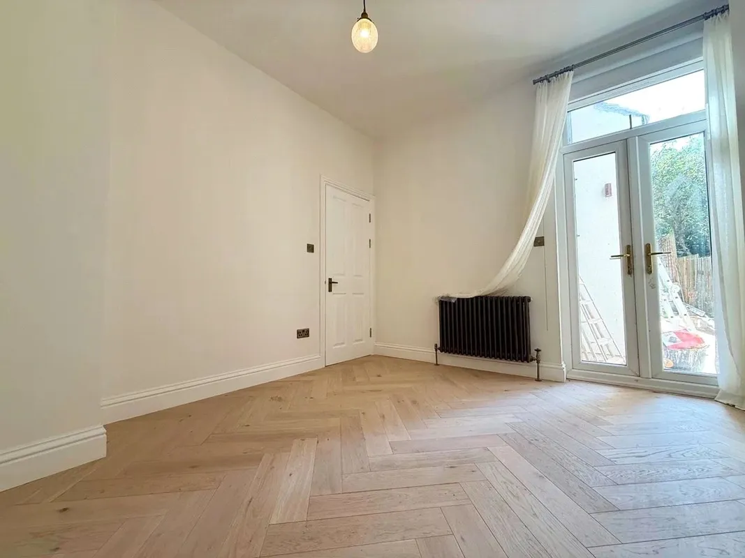 Flat Broxholm Road in Greater London