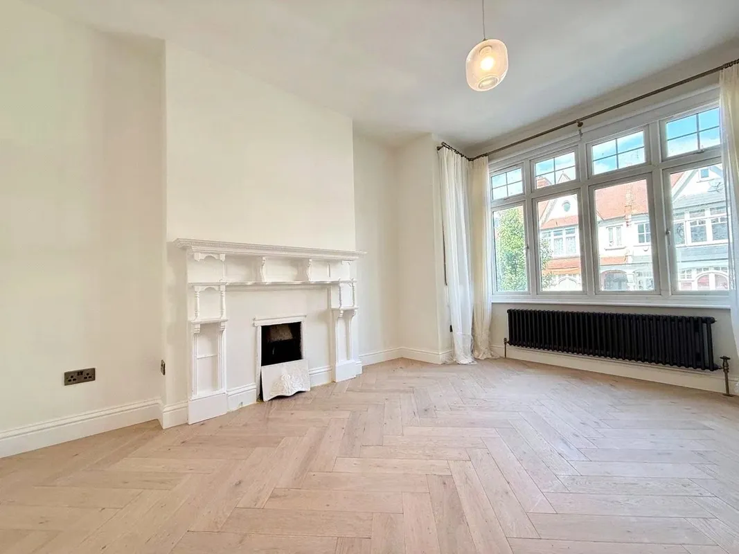 Flat Broxholm Road in Greater London