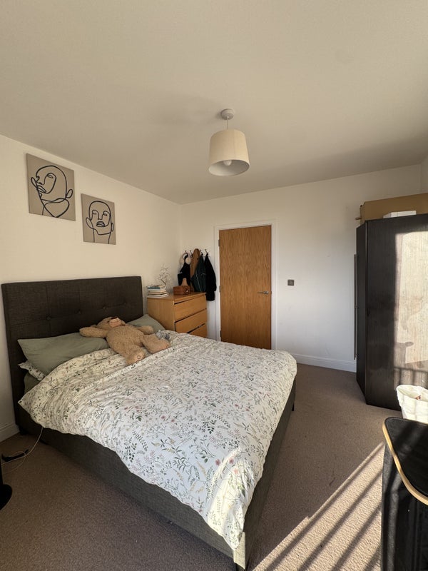 Flat Creative Road in Greater London