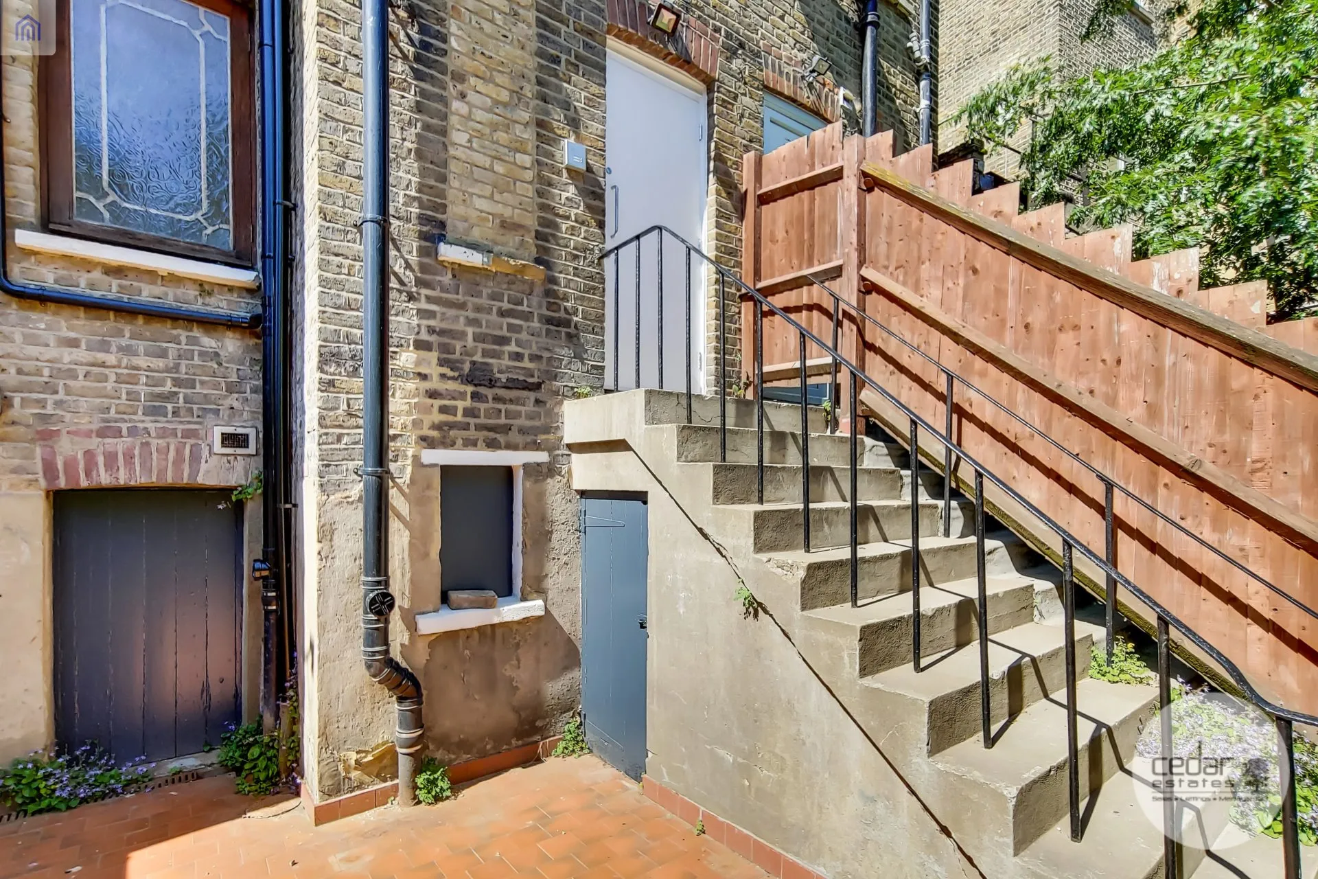 Flat West End Lane in Greater London