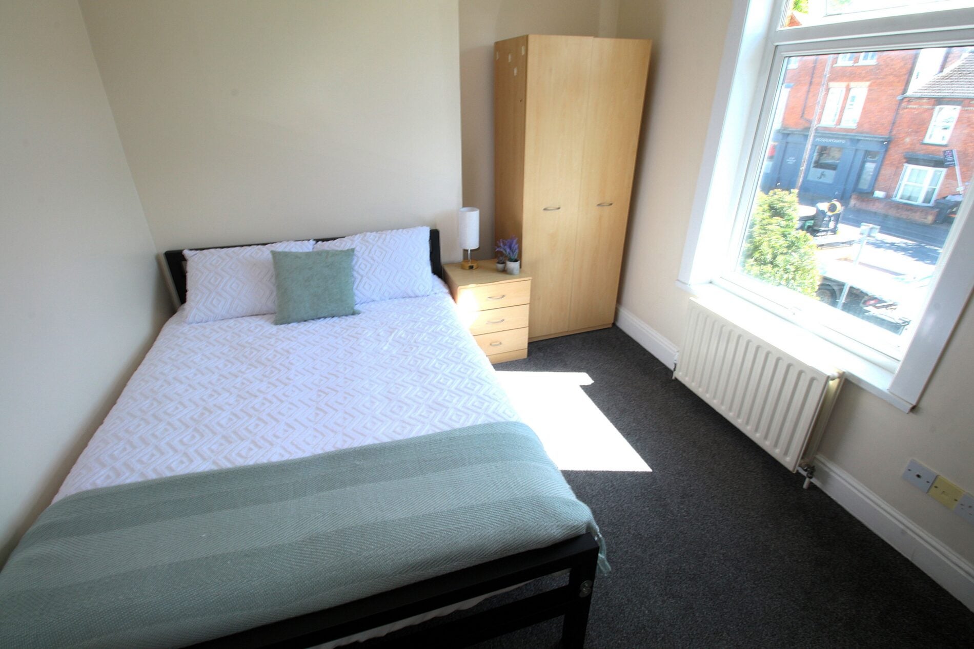 Room Carholme Road in Lincoln