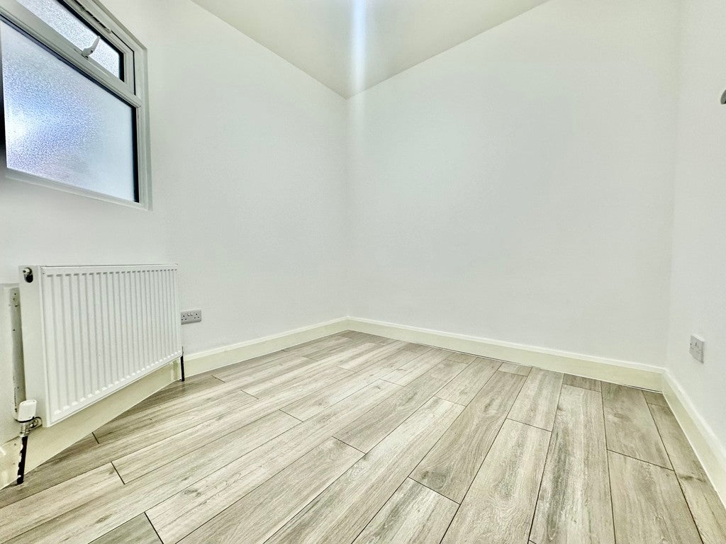 Flat Eton Road in Greater London
