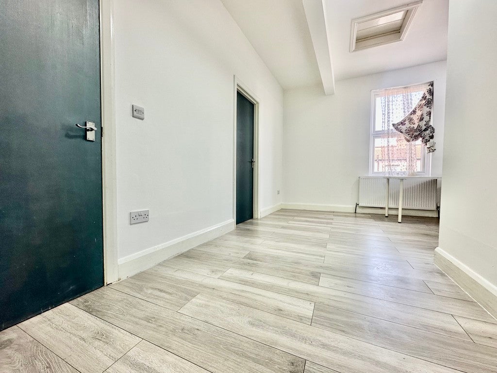 Flat Eton Road in Greater London