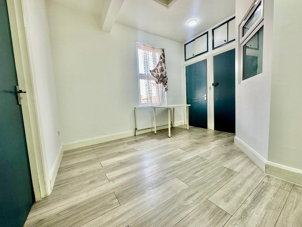 Flat Eton Road in Greater London