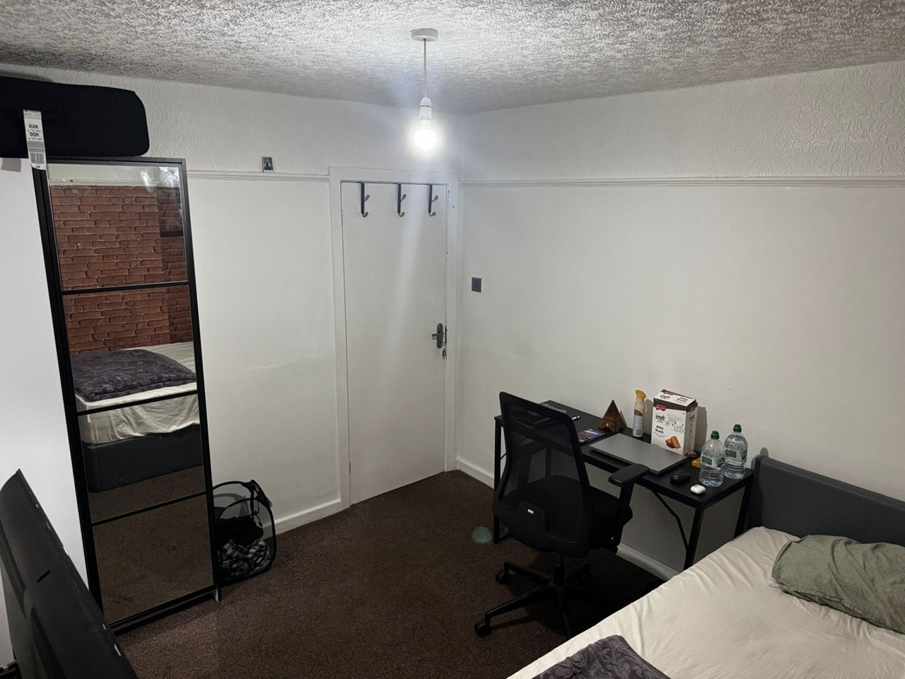 Room Thelwall Avenue in Manchester