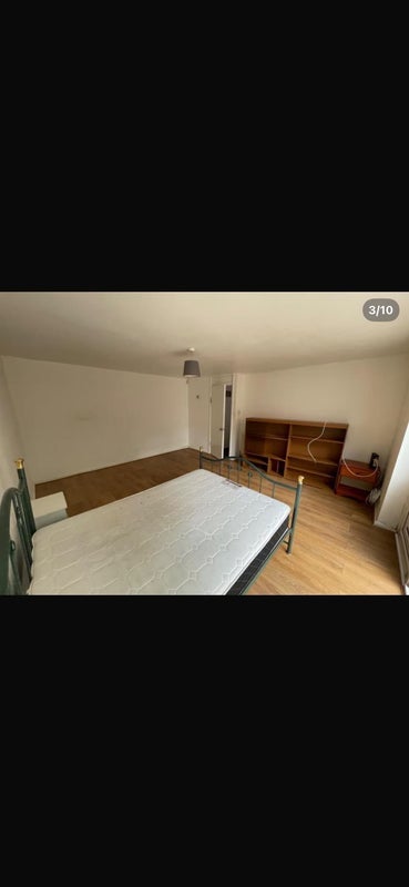 Room Westfield Road in Leeds