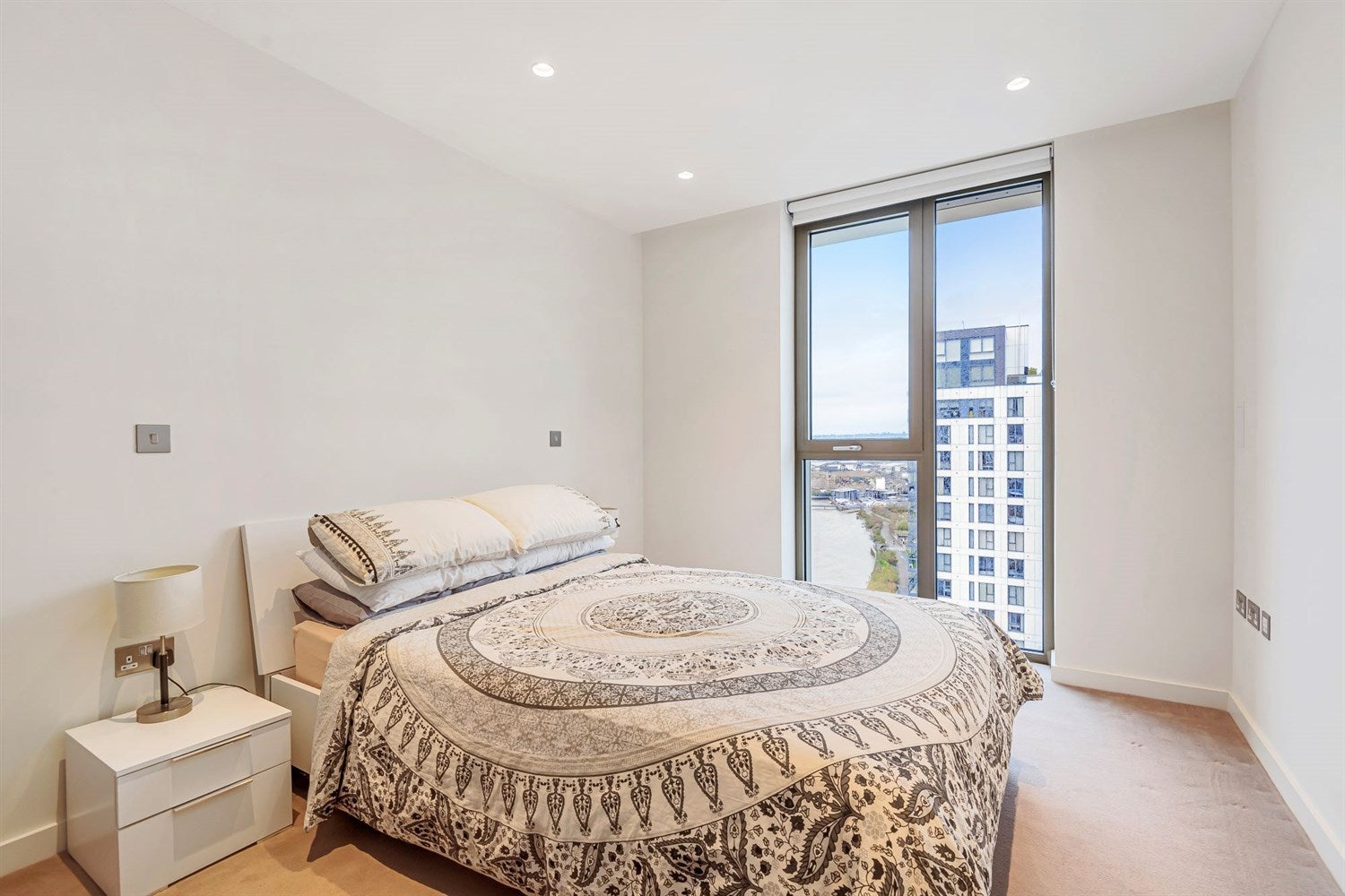 Flat Pilot Walk in Greater London
