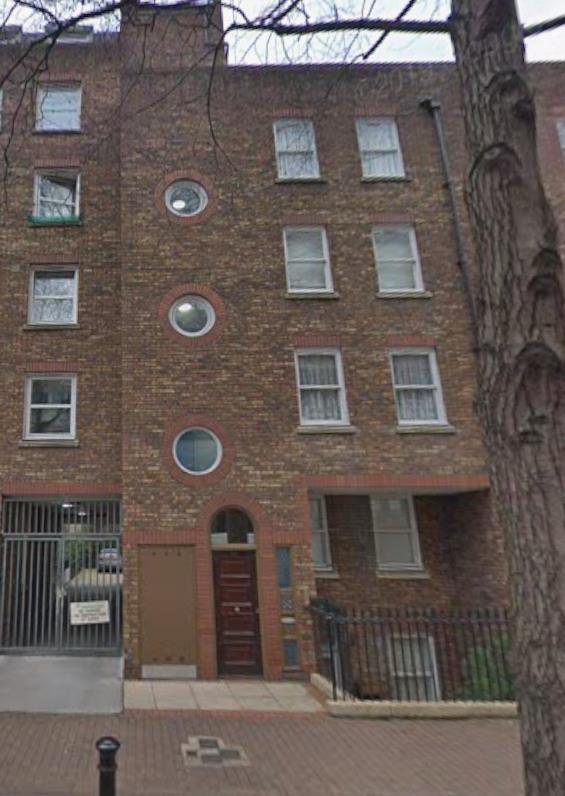 Flat Cleveland Street in Greater London