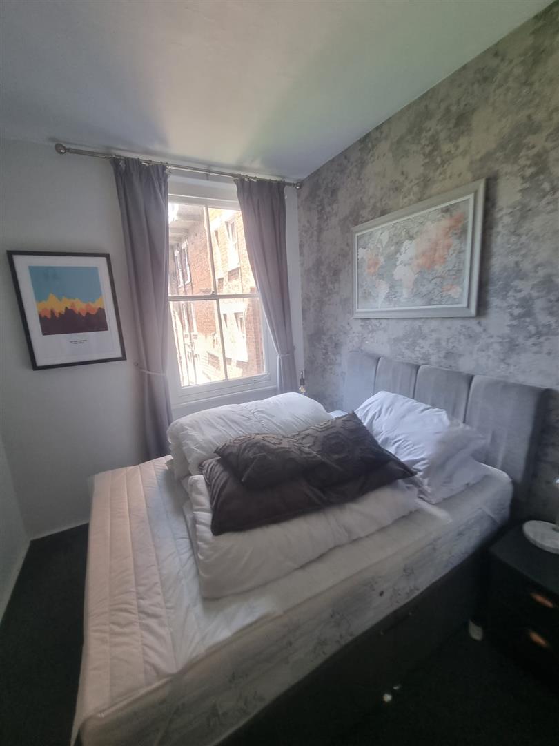 Flat Cleveland Street in Greater London