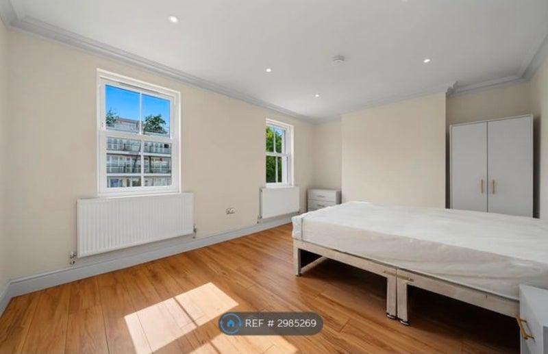 Room Grafton Road in Greater London
