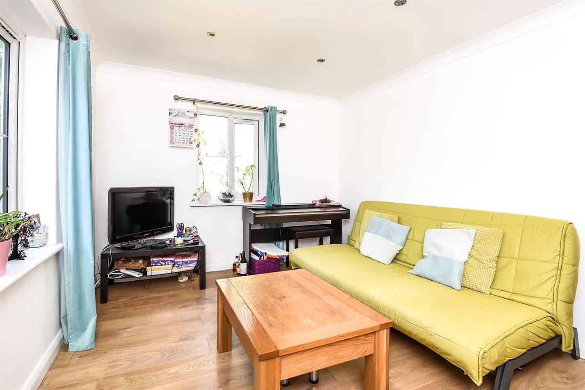 Flat Princes Way in Greater London