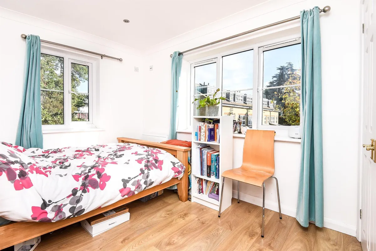 Flat Princes Way in Greater London