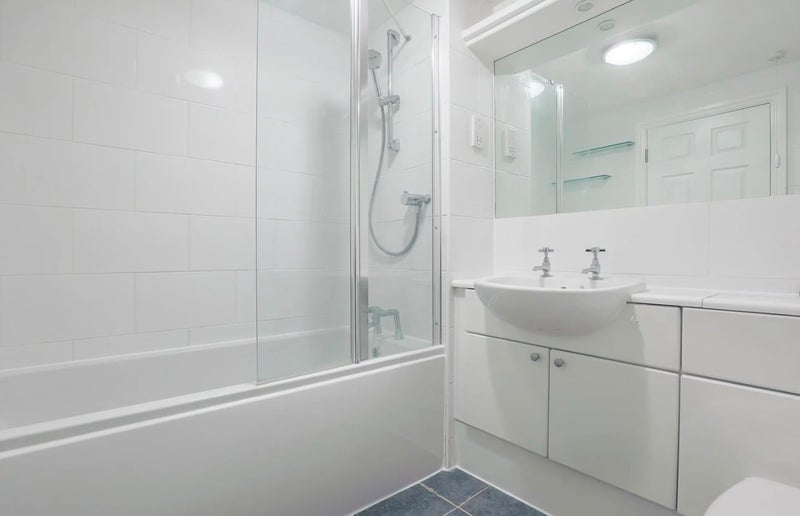 Room Rotherhithe Street in Greater London
