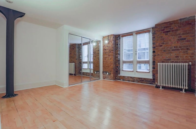 Room Rotherhithe Street in Greater London