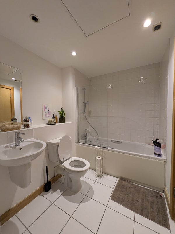 Room The Greenway in Greater London