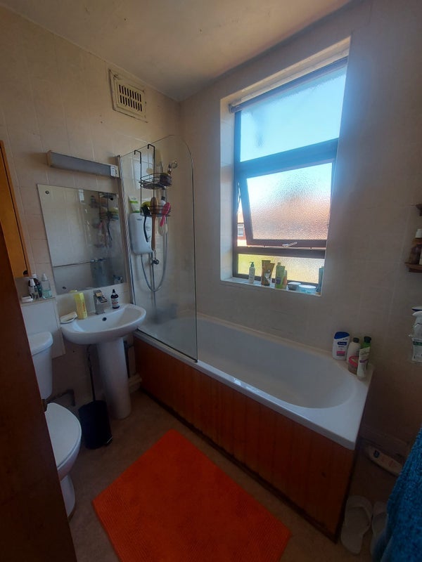 Room Barnsfold Avenue in Manchester