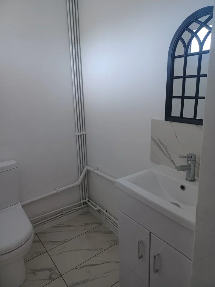 Room Harrow Road in City of Westminster